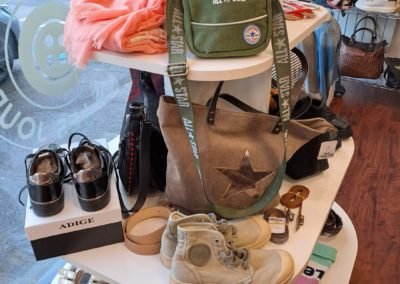Présentoir de sacs et chaussures